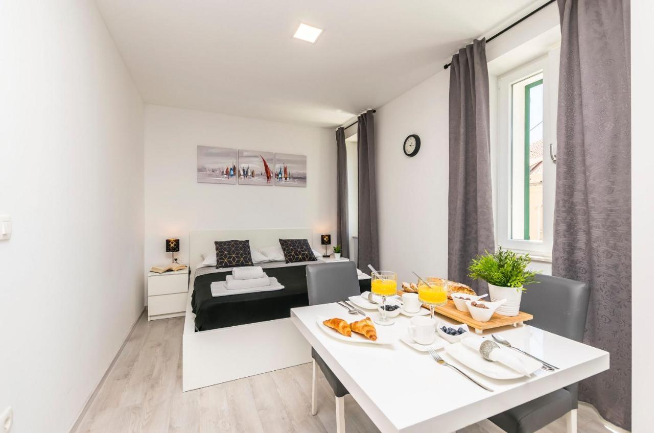 Apartments And Rooms Adriatic Suites Sibenik Exterior photo