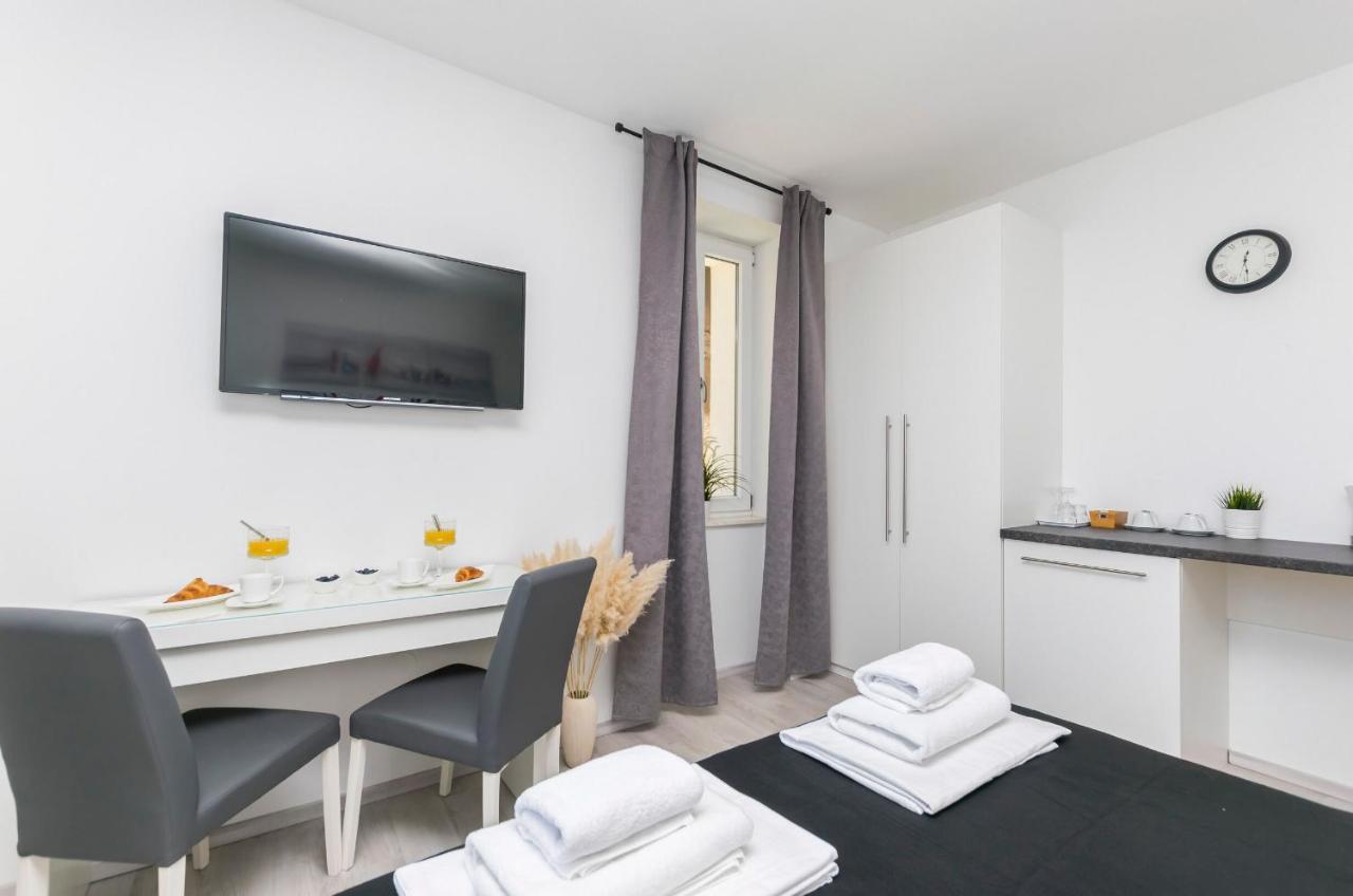 Apartments And Rooms Adriatic Suites Sibenik Exterior photo